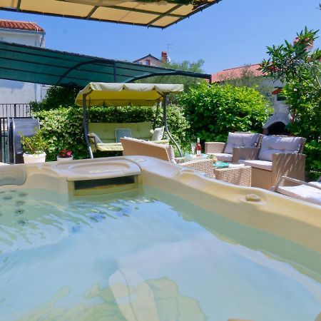Holiday Home Nevena By Rent Istria 布耶 外观 照片