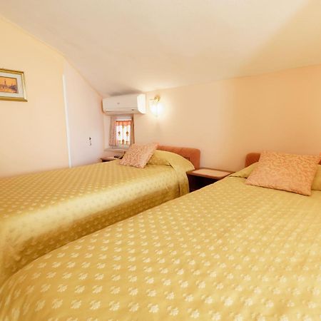 Holiday Home Nevena By Rent Istria 布耶 客房 照片