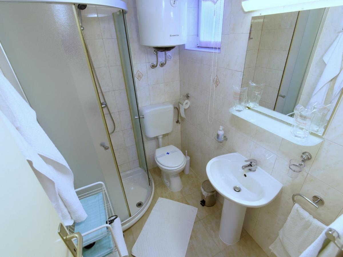 Holiday Home Nevena By Rent Istria 布耶 外观 照片