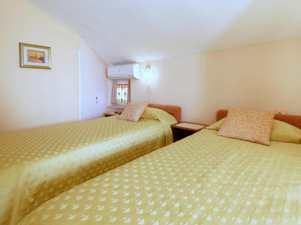 Holiday Home Nevena By Rent Istria 布耶 外观 照片