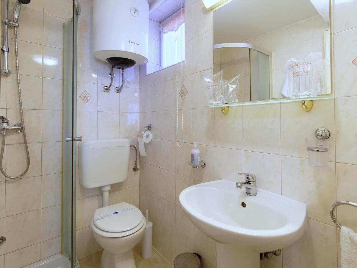 Holiday Home Nevena By Rent Istria 布耶 外观 照片