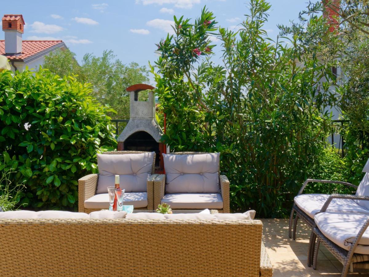 Holiday Home Nevena By Rent Istria 布耶 外观 照片